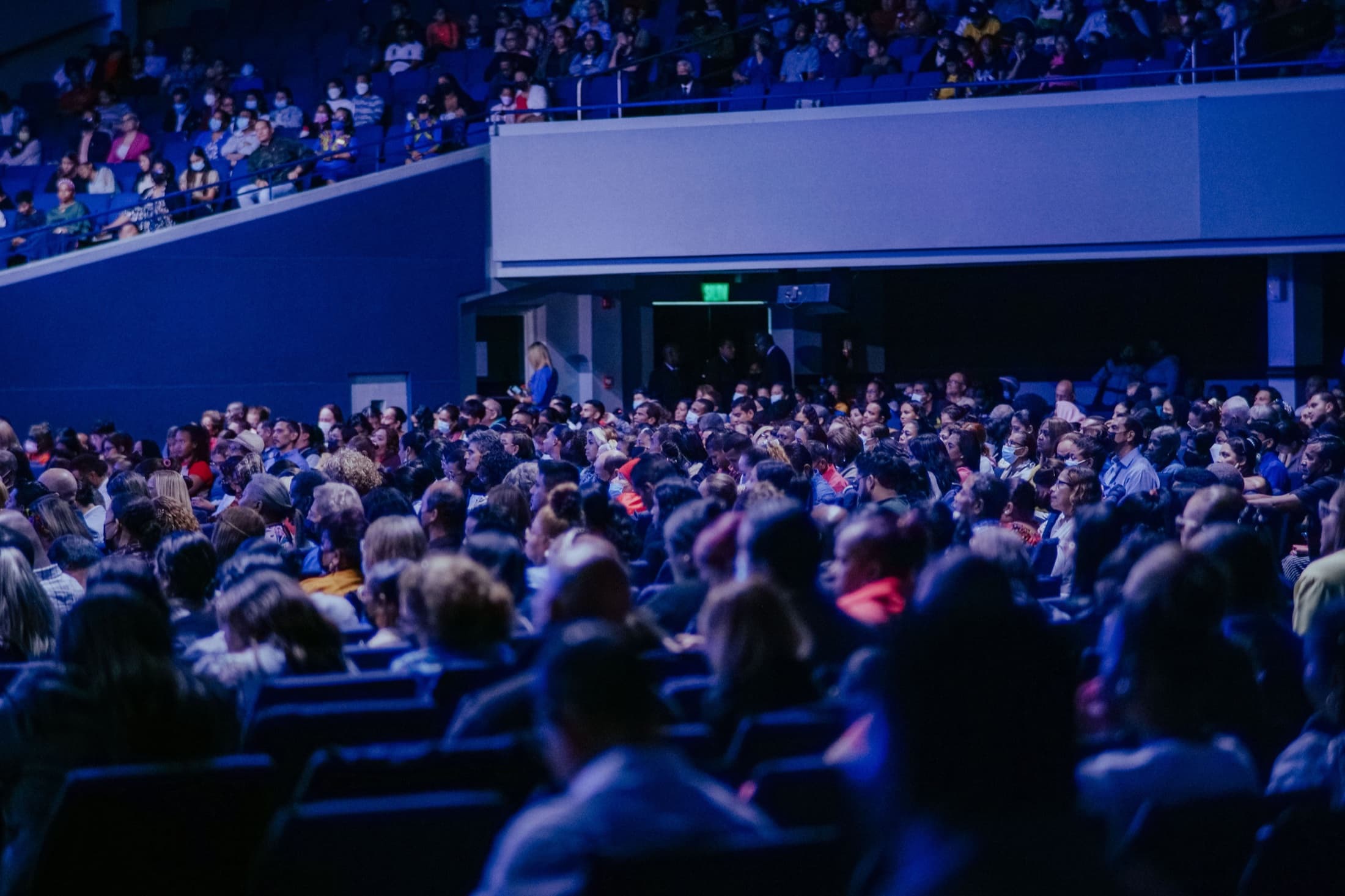Auditorio lleno durante un encuentro de formación y tecnología